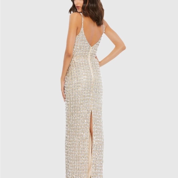 Mac Duggal 5394 NWOT Geometric Embellished Crystal Drop V-Neck Gown - Picture 4 of 10